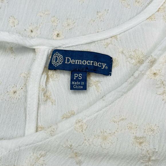 Democracy Ivory Textured Floral Embroidered Flutter Sleeve Pom Trim Top Petite S - Picture 8 of 11